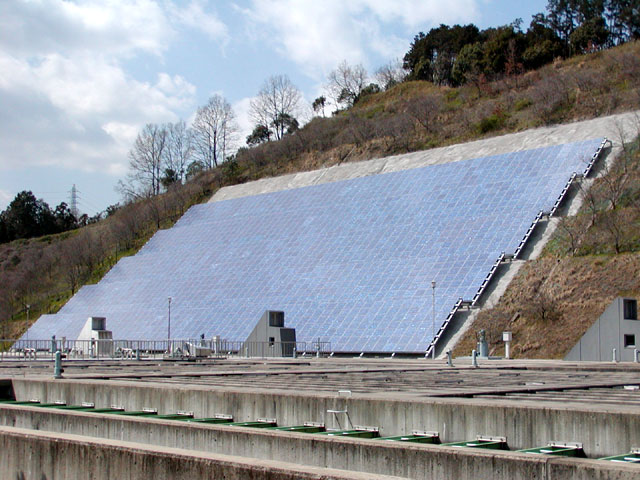 御所浄水場太陽光発電設備の写真