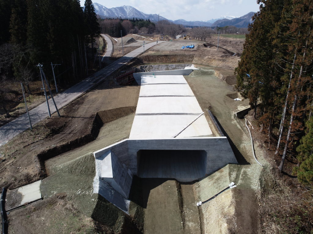 国道121号　湯野上家ノ上地区改良工事の写真